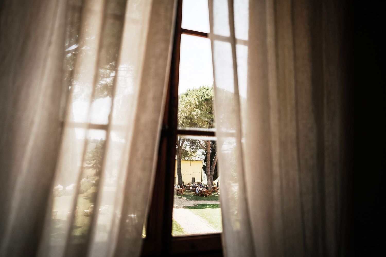 TLOOK photographe de mariage de style documentaire, Tenuta Di Sticciano en Toscane préparatifs de la mariée