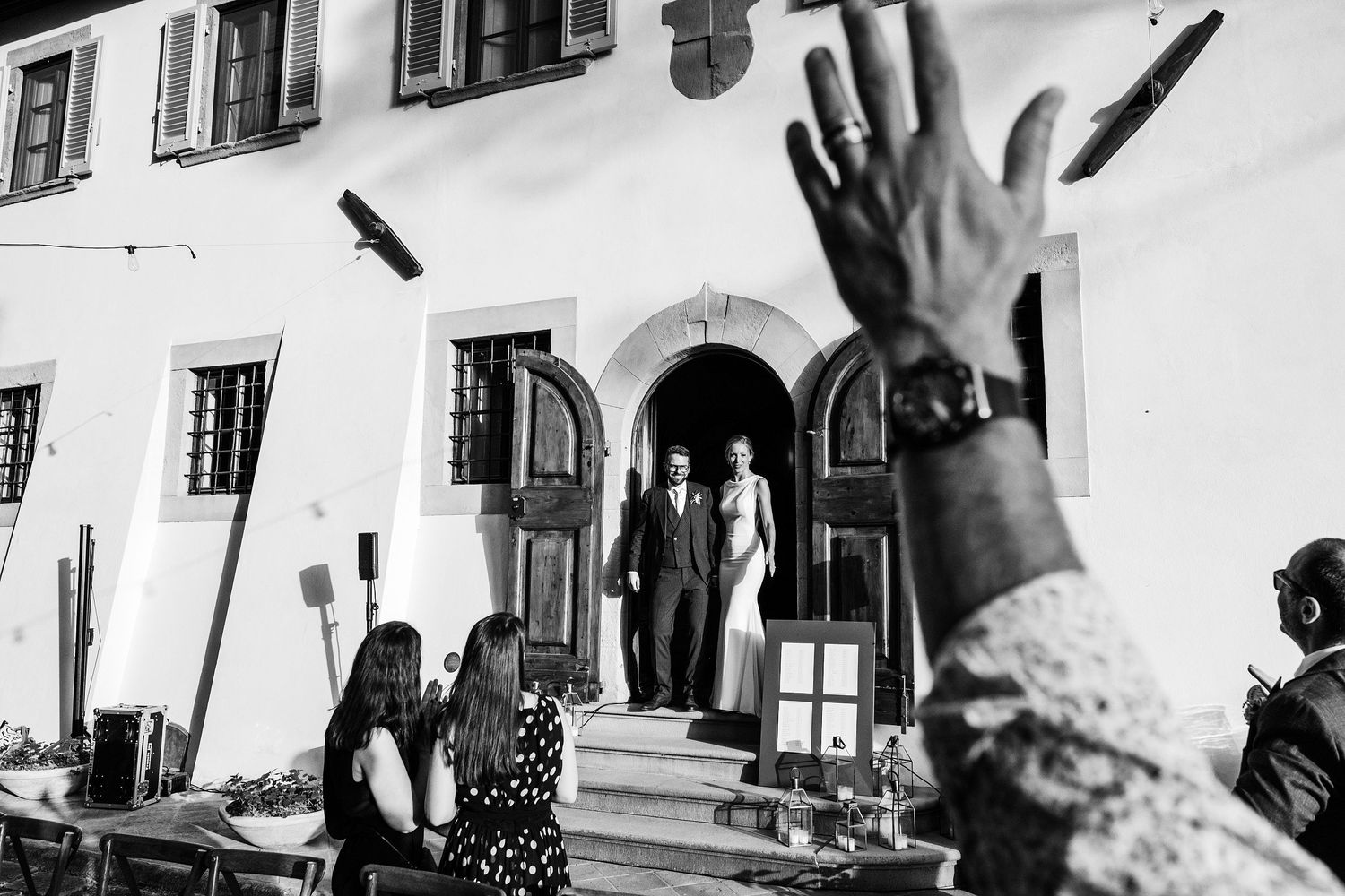 TLOOK photographe de mariage de style documentaire, Tenuta Di Sticciano en Toscane début de soirée