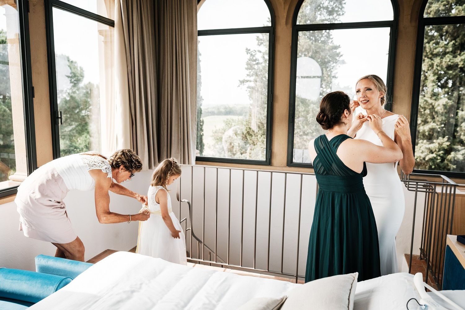 TLOOK photographe de mariage de style documentaire, Tenuta Di Sticciano en Toscane préparatifs de la mariée
