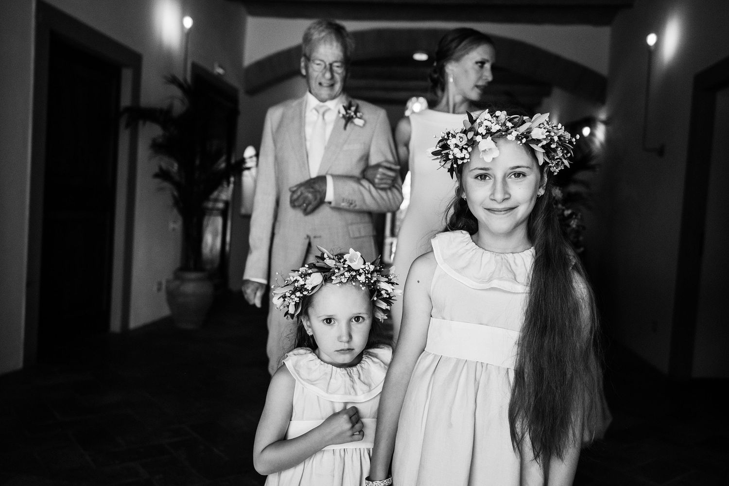 TLOOK photographe de mariage de style documentaire, Tenuta Di Sticciano en Toscane cortège du papa et de la mariée