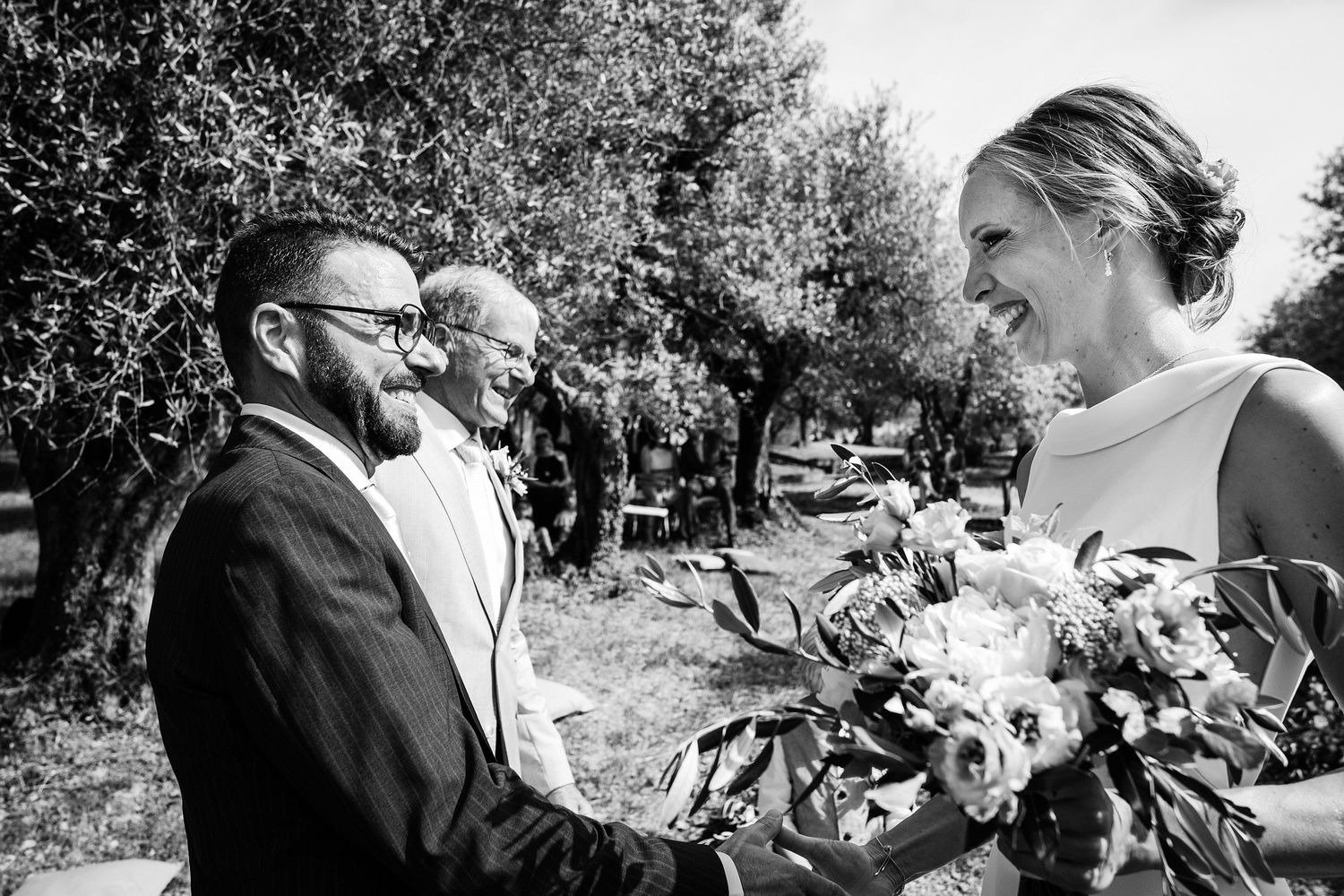 TLOOK photographe de mariage de style documentaire, Tenuta Di Sticciano en Toscane cérémonie dans les oliviers