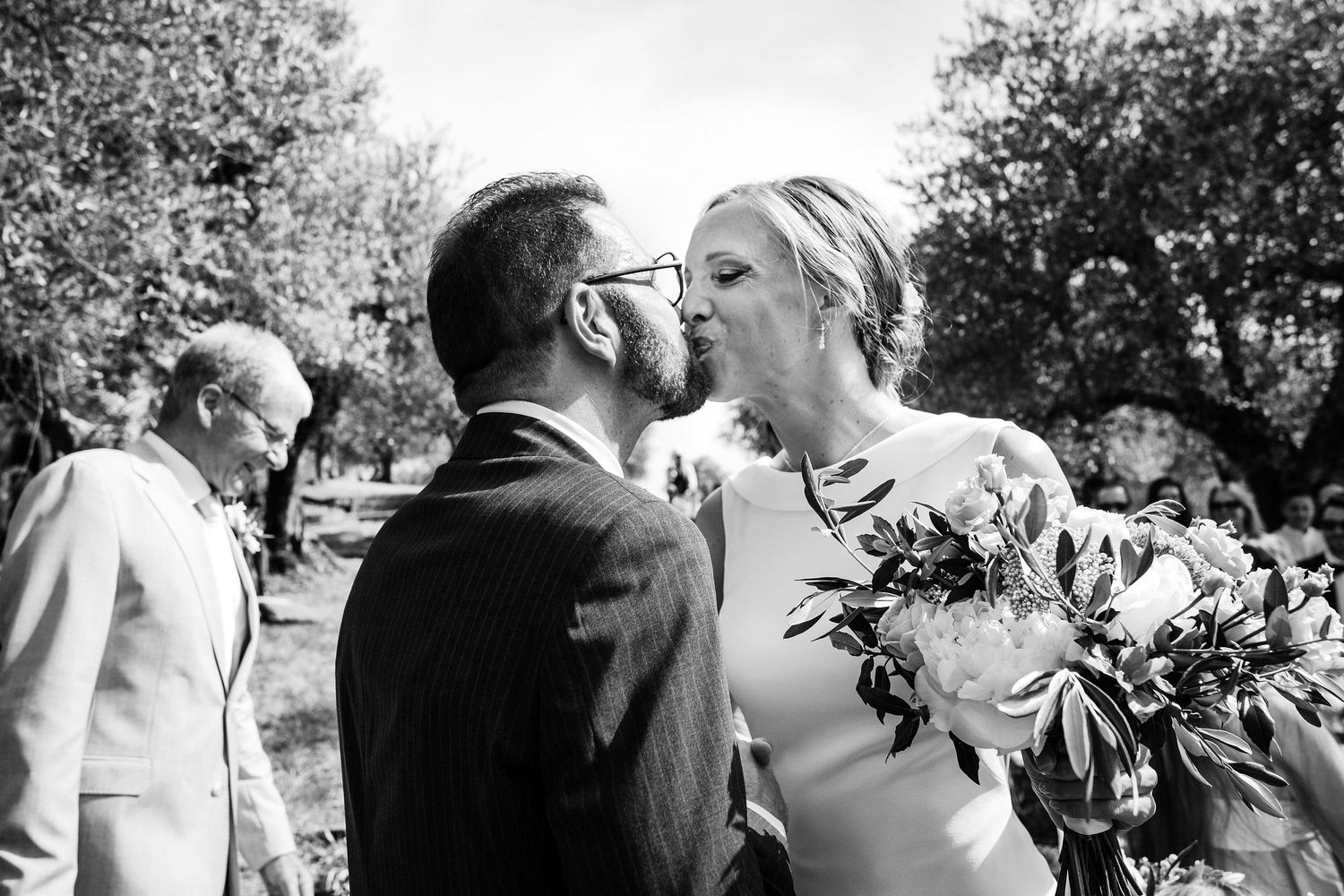 TLOOK photographe de mariage de style documentaire, Tenuta Di Sticciano en Toscane cérémonie dans les oliviers