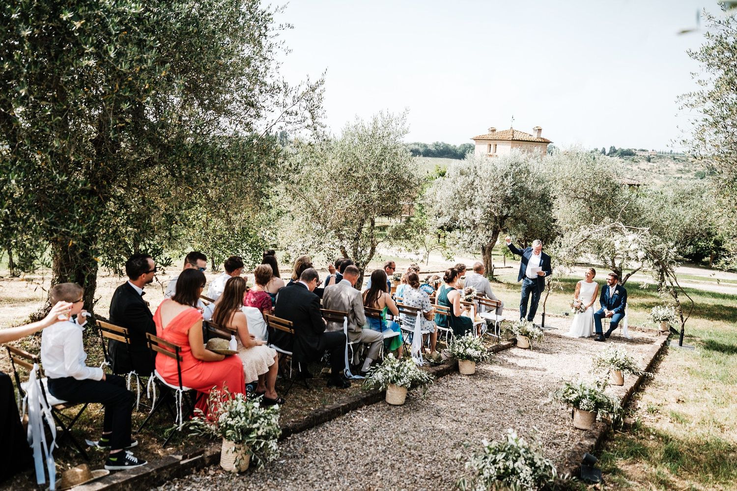 TLOOK photographe de mariage de style documentaire, Tenuta Di Sticciano en Toscane cérémonie dans les oliviers