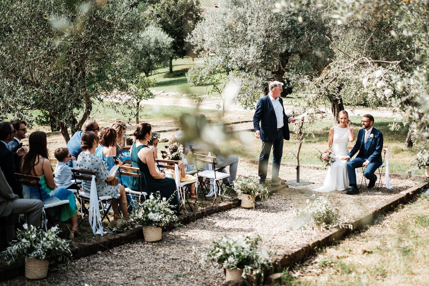 TLOOK photographe de mariage de style documentaire, Tenuta Di Sticciano en Toscane cérémonie dans les oliviers
