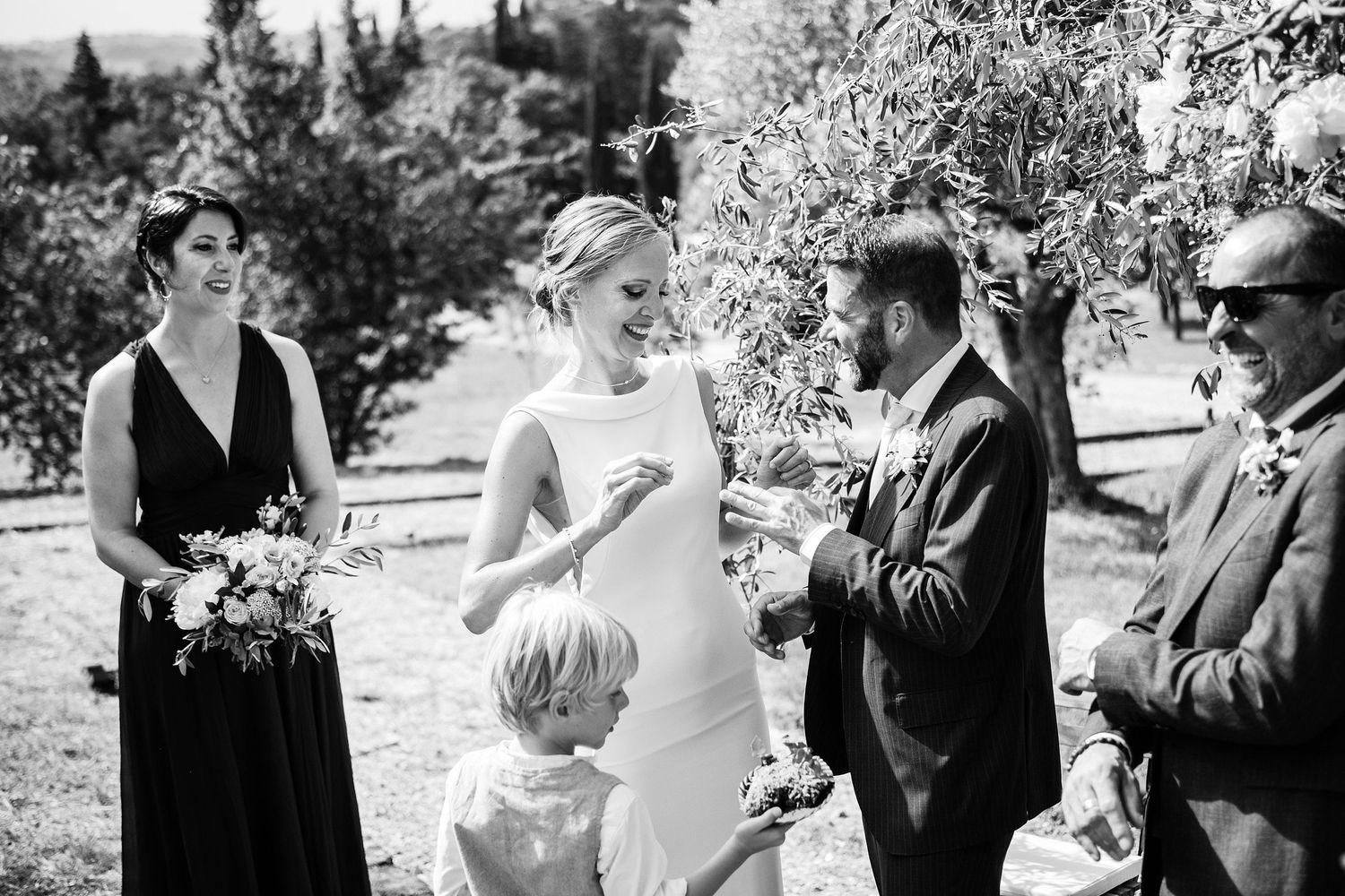 TLOOK photographe de mariage de style documentaire, Tenuta Di Sticciano en Toscane cérémonie dans les oliviers