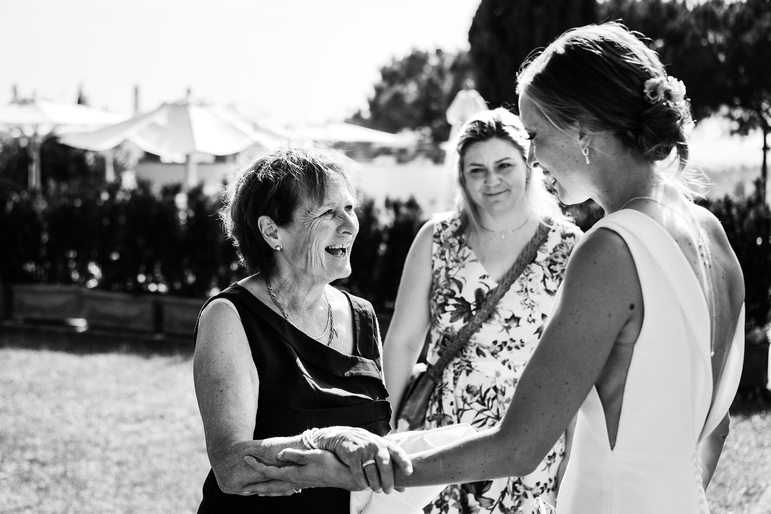 TLOOK photographe de mariage de style documentaire, Tenuta Di Sticciano en Toscane cocktail