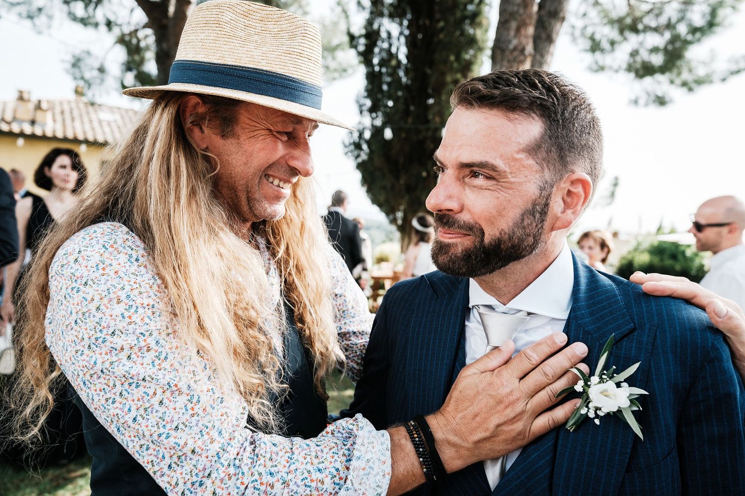 TLOOK photographe de mariage de style documentaire, Tenuta Di Sticciano en Toscane cocktail émotion