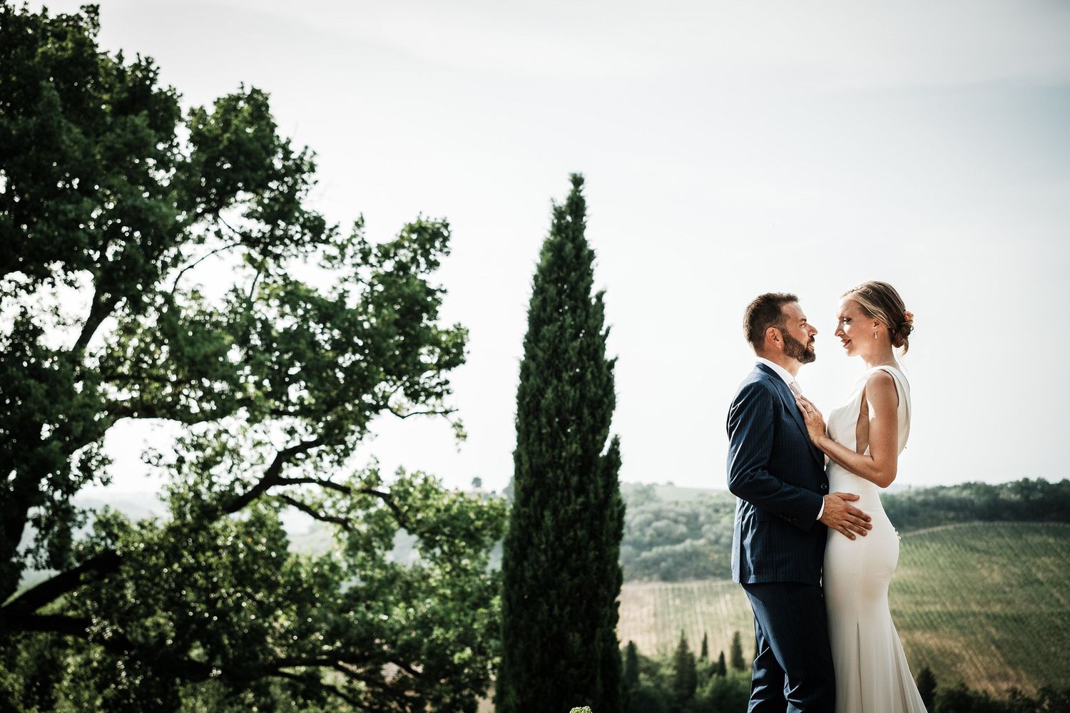 TLOOK photographe de mariage de style documentaire, Tenuta Di Sticciano en Toscane portrait des mariés