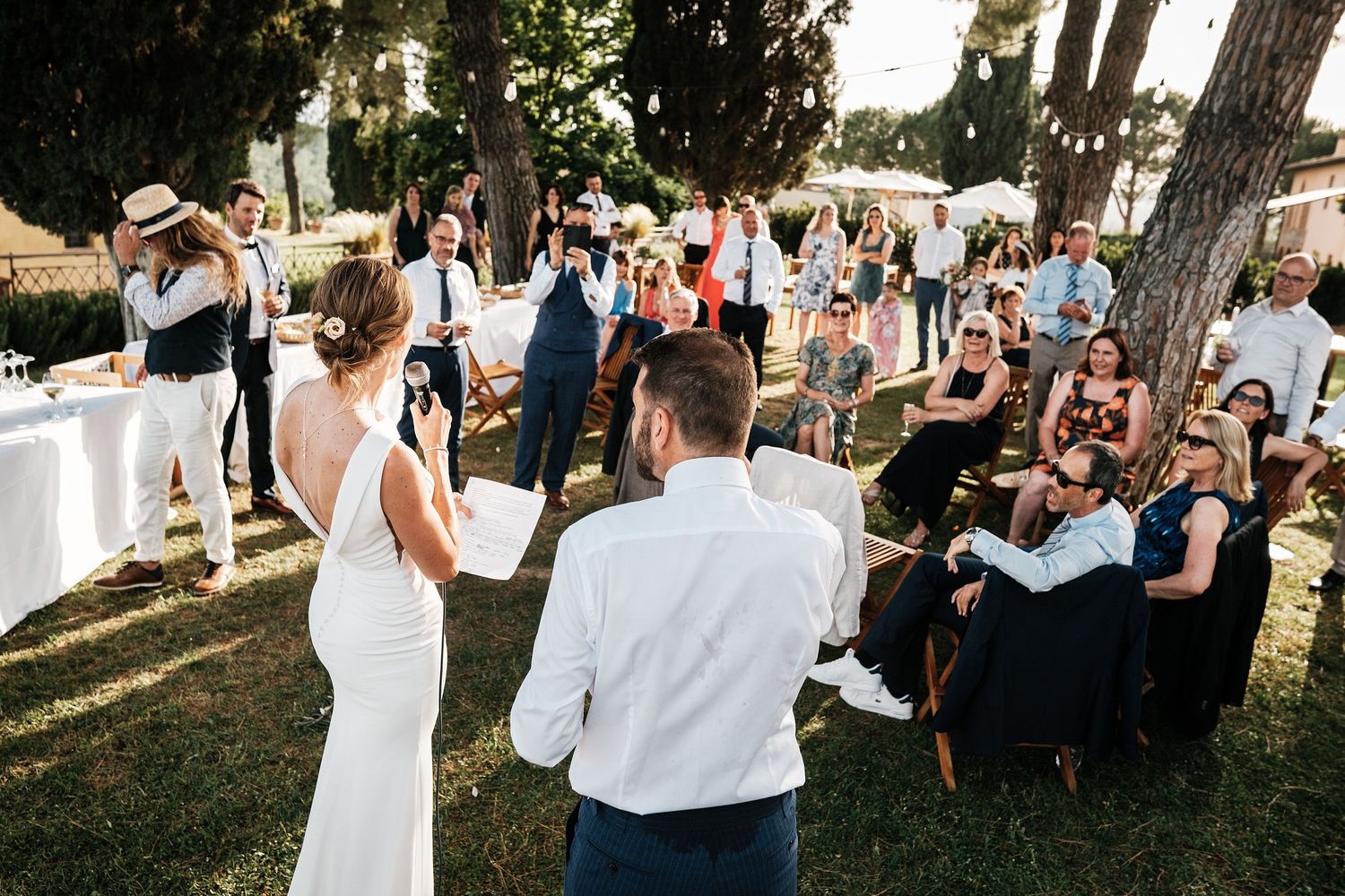 TLOOK photographe de mariage de style documentaire, Tenuta Di Sticciano en Toscane cocktail émotions discours des mariés