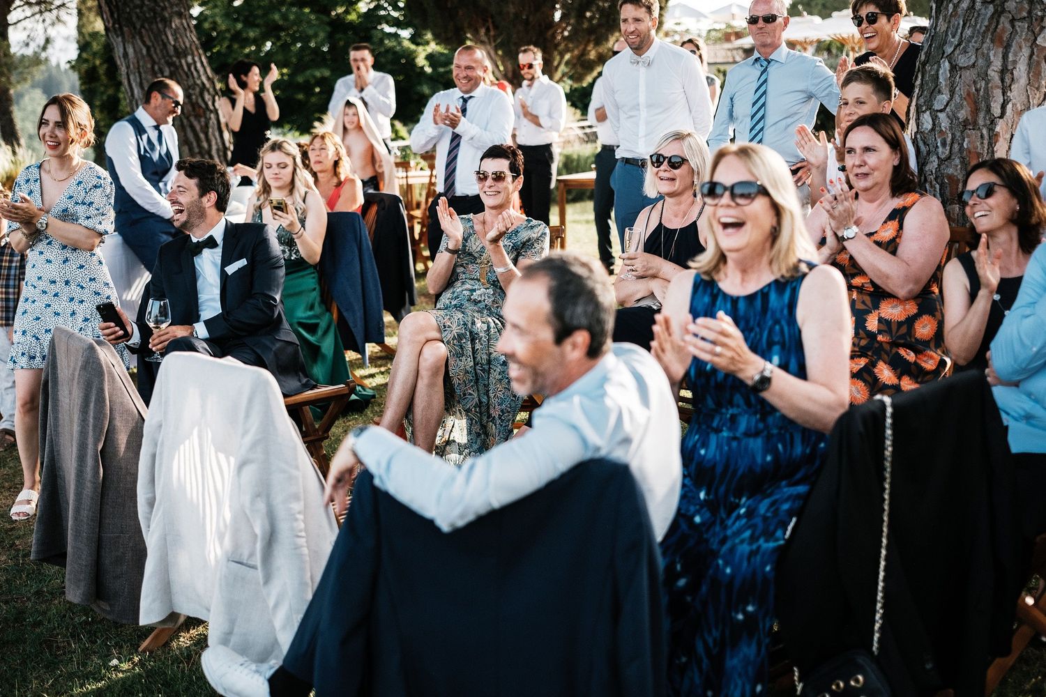 TLOOK photographe de mariage de style documentaire, Tenuta Di Sticciano en Toscane cocktail émotions avec les invités