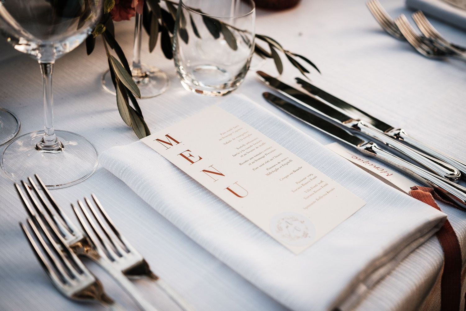 TLOOK photographe de mariage de style documentaire, Tenuta Di Sticciano en Toscane décorations