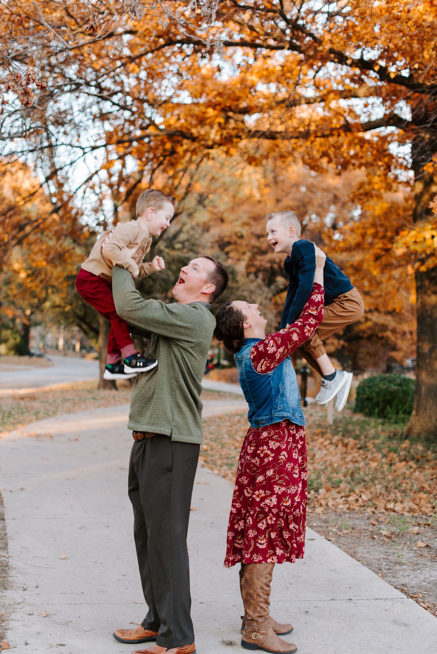 Fall family photos by Wichita, KS photographer at Eastborough Park