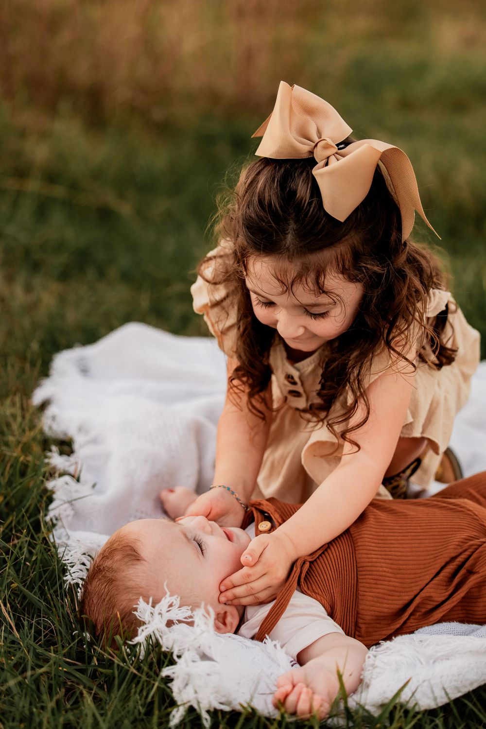 Stuart Florida photographer loving sister with baby
