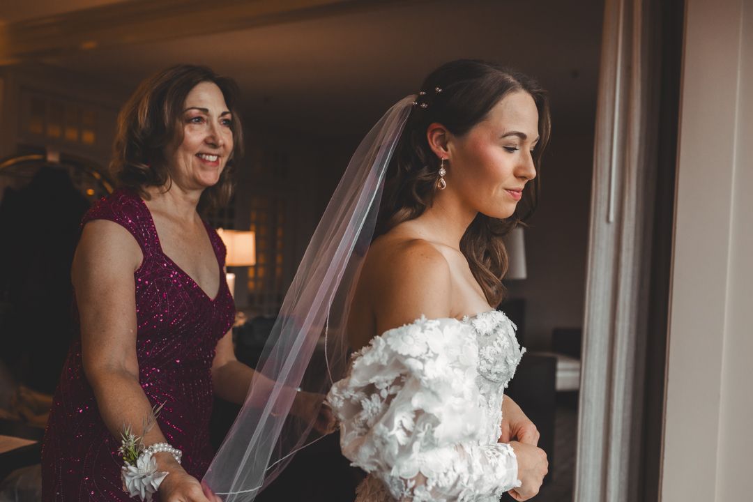 bride-getting-ready-md-wedding-photographer