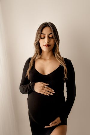 Anna Carreno Photography Newborn photographer in Spring, TX specializing in safe, timeless newborn portraits, maternity, cake smash sessions