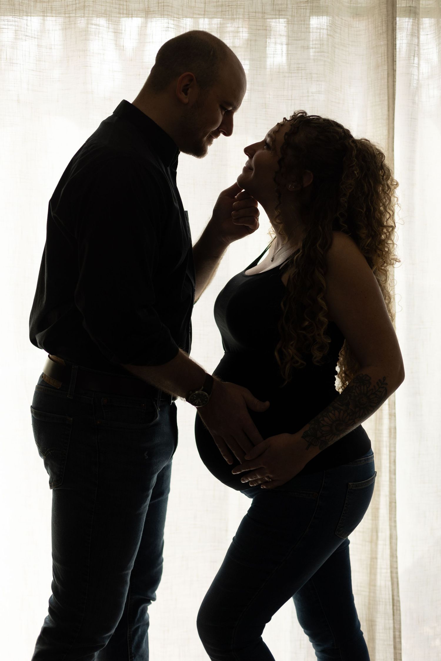 The silhouette of an expectant couple.