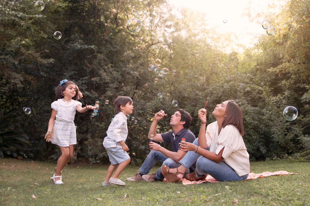 família