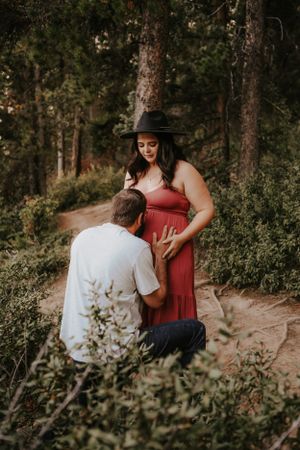 Calgary Maternity Photographer | YYC Outdoor Maternity Sessions | Natural Light, Lifestyle & Family Photography in Alberta & Surroundings