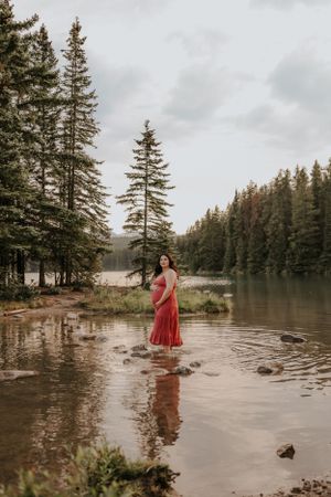 Calgary Maternity Photographer | YYC Outdoor Maternity Sessions | Natural Light, Lifestyle & Family Photography in Alberta & Surroundings