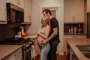 Calgary Maternity Photographer | YYC Outdoor Maternity Sessions | Natural Light, Lifestyle & Family Photography in Alberta & Surroundings