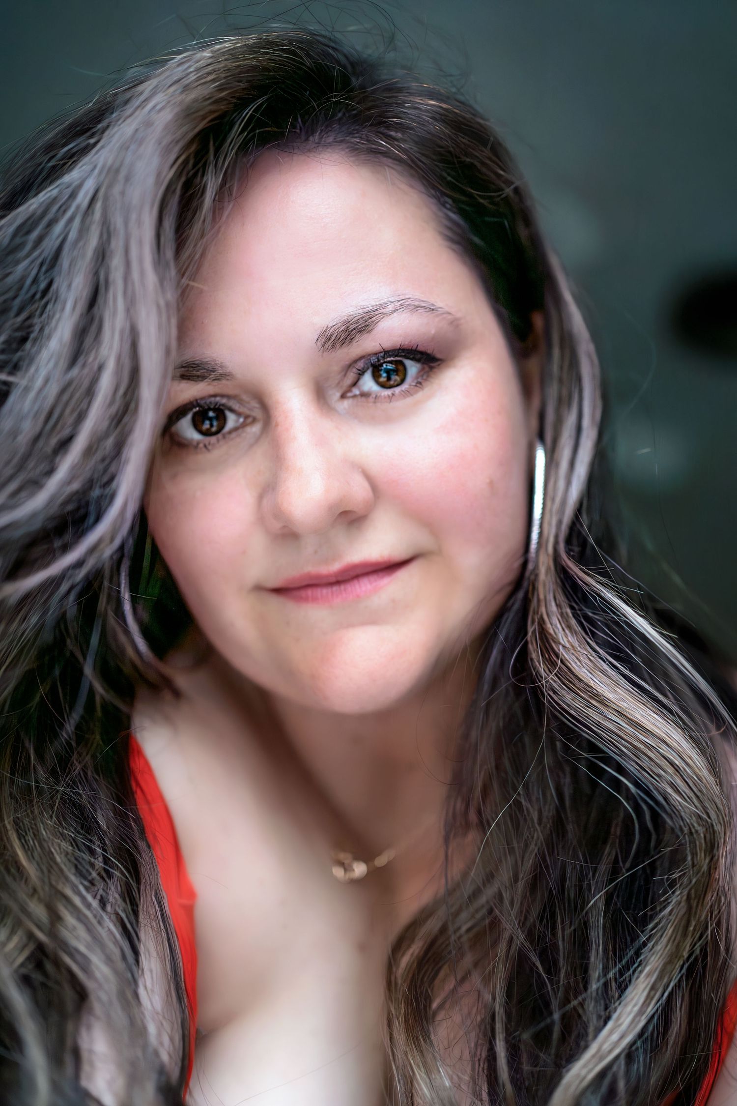 Beautiful woman looking at the camera, with gorgeous hair with highlights. Alina, the photographer at Instant Love Photography in Hampshire.