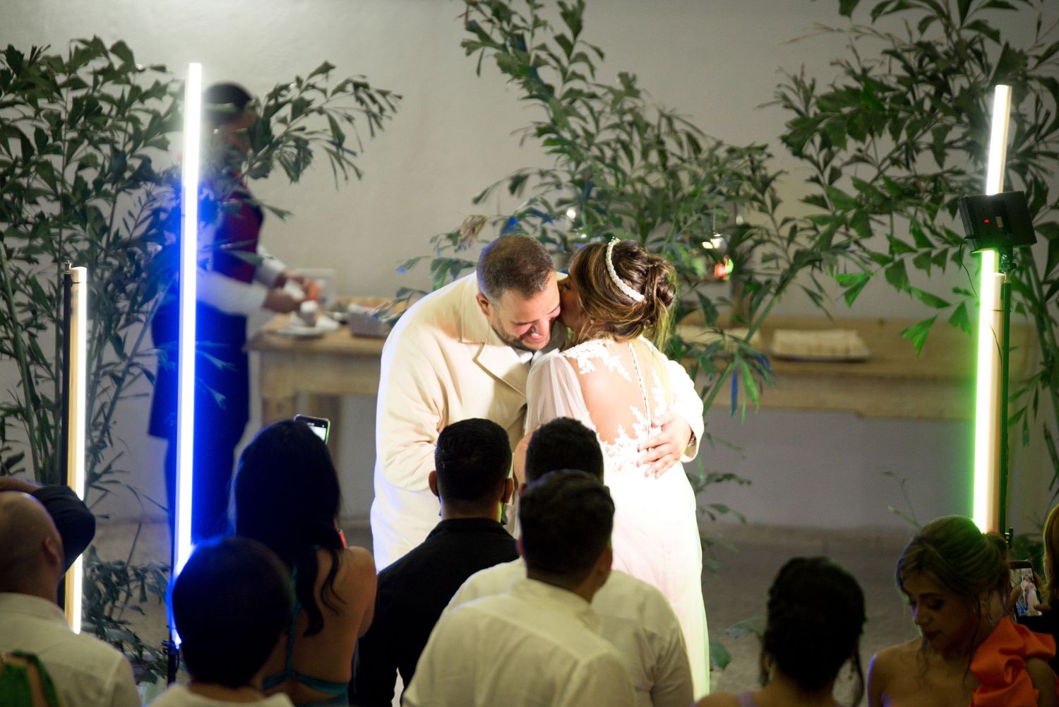 Trabaje en equipo: El matrimonio es una sociedad, y ambos socios necesitan trabajar juntos para construir una relación.