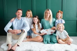 Happy Family, immer wieder ein Highlight beim Fotografieren und wichtig: mit Gelassenheit entstehen wunderschöne, natürliche Fotos.