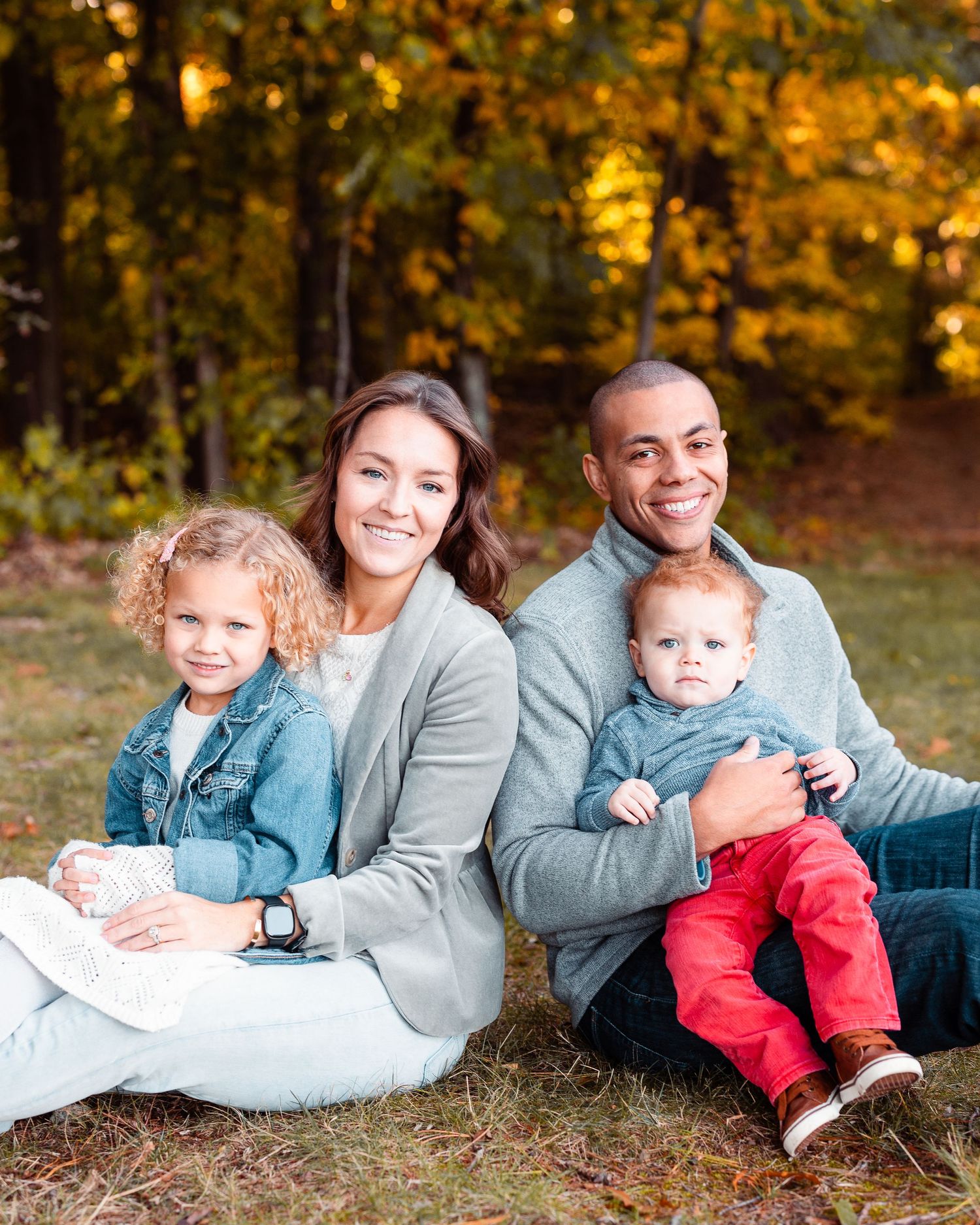 beautiful natural light family photos in Sharon ma