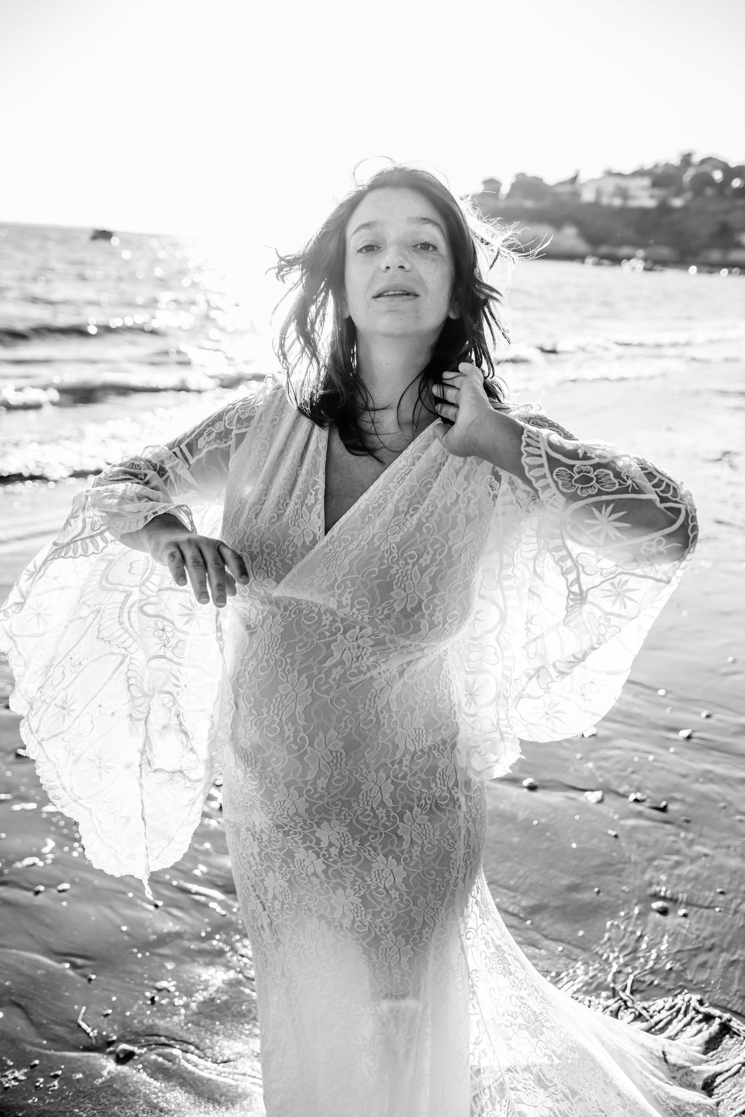Portrait artistique Art Signature Jennifer Lescouët Grossesse Plage Meschers sG
Photographe Sourde Portraitiste de France Charente-Maritime