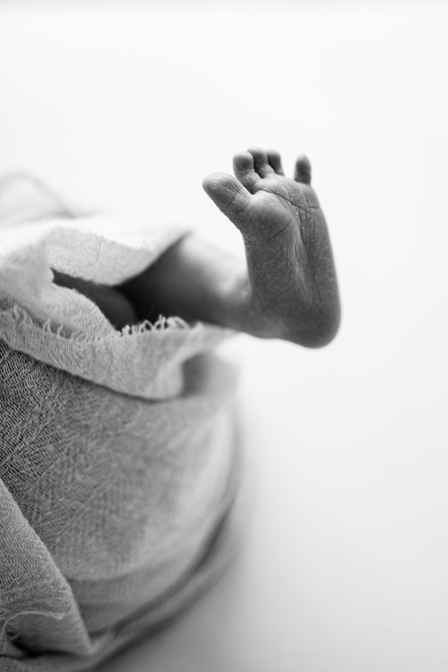 Newborn-kuvaus Tampere. Pienet varpaat. vastasyntyneenkuvaus