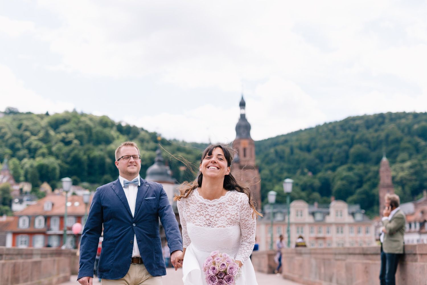 Hochzeitsfotografie - Brautpaar auf der alten Brücke in Heidelberg Stadthochzeit Standesamt