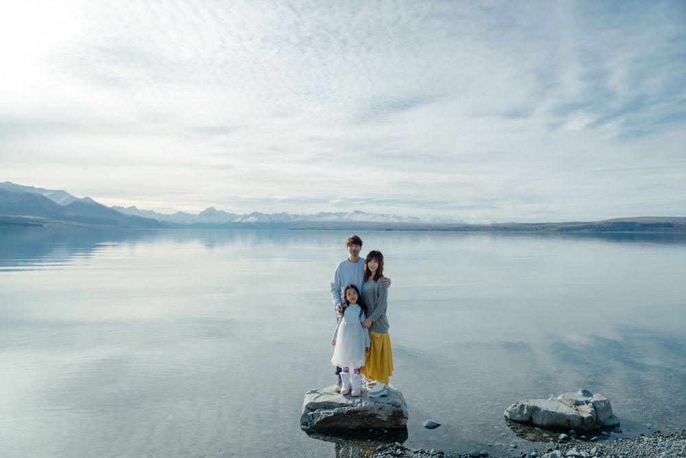 海外婚紗紐西蘭、蜜月婚紗、紐澳家庭旅遊、海外婚禮攝影、紐西蘭駐點攝影師、紐西蘭家庭寫真拍攝、紐西蘭Roadtrip、雪景婚紗、直升機高山雪地婚紗、湖景婚紗、家庭週年旅遊、皇后鎮基督城蒂卡波瓦納卡NewZealandPhotographor