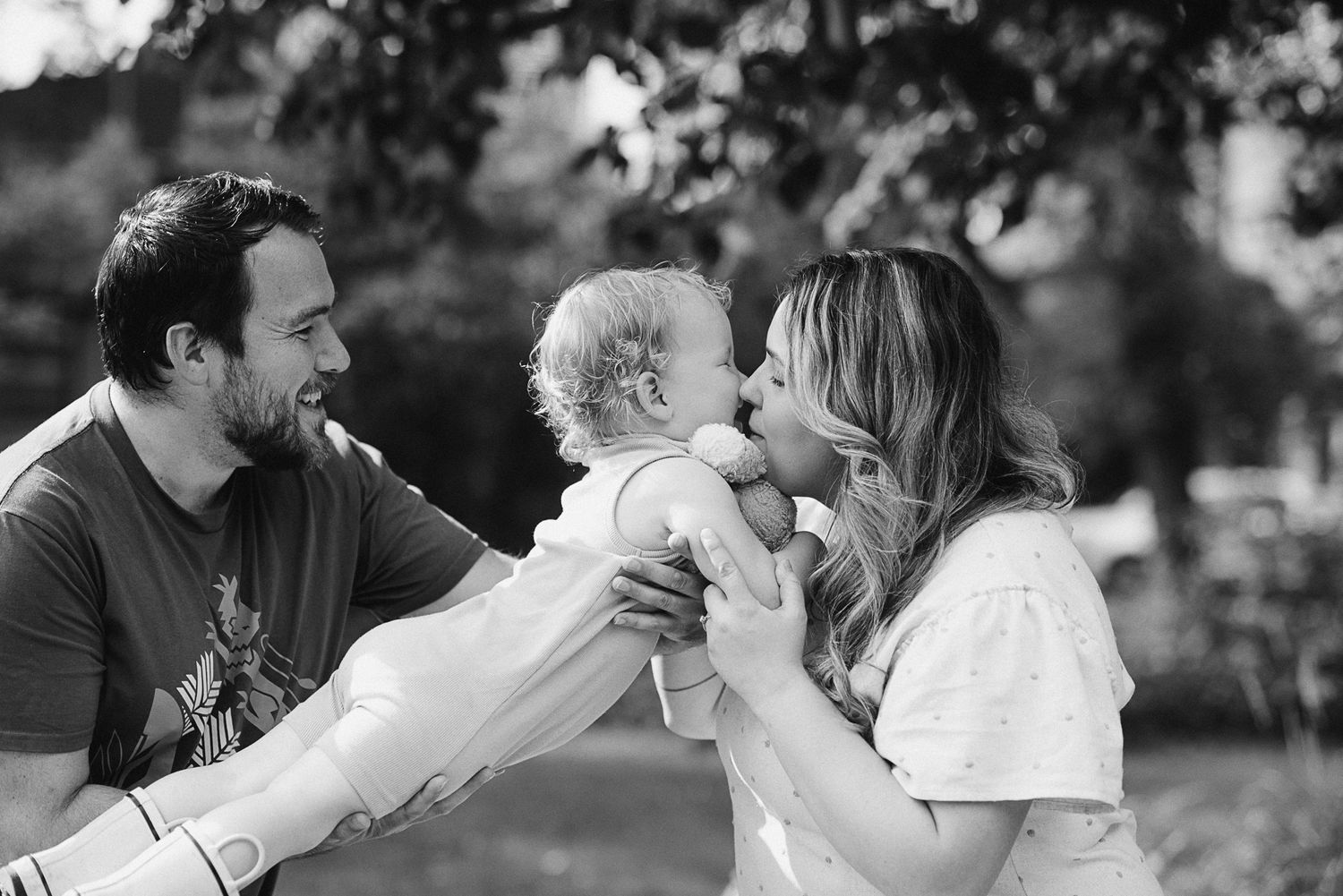 Family photographer in Saskatoon.  Newborn Photographer near me.  Lifestyle family photographer Saskatoon.