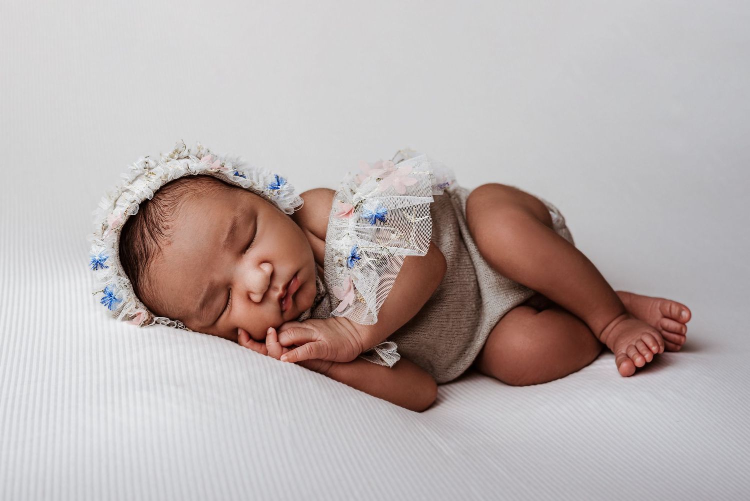Round Rock TX Newborn Photographer, Cedar Park Tx Studio Newborn Photos, Austin Tx Newborn Photographer