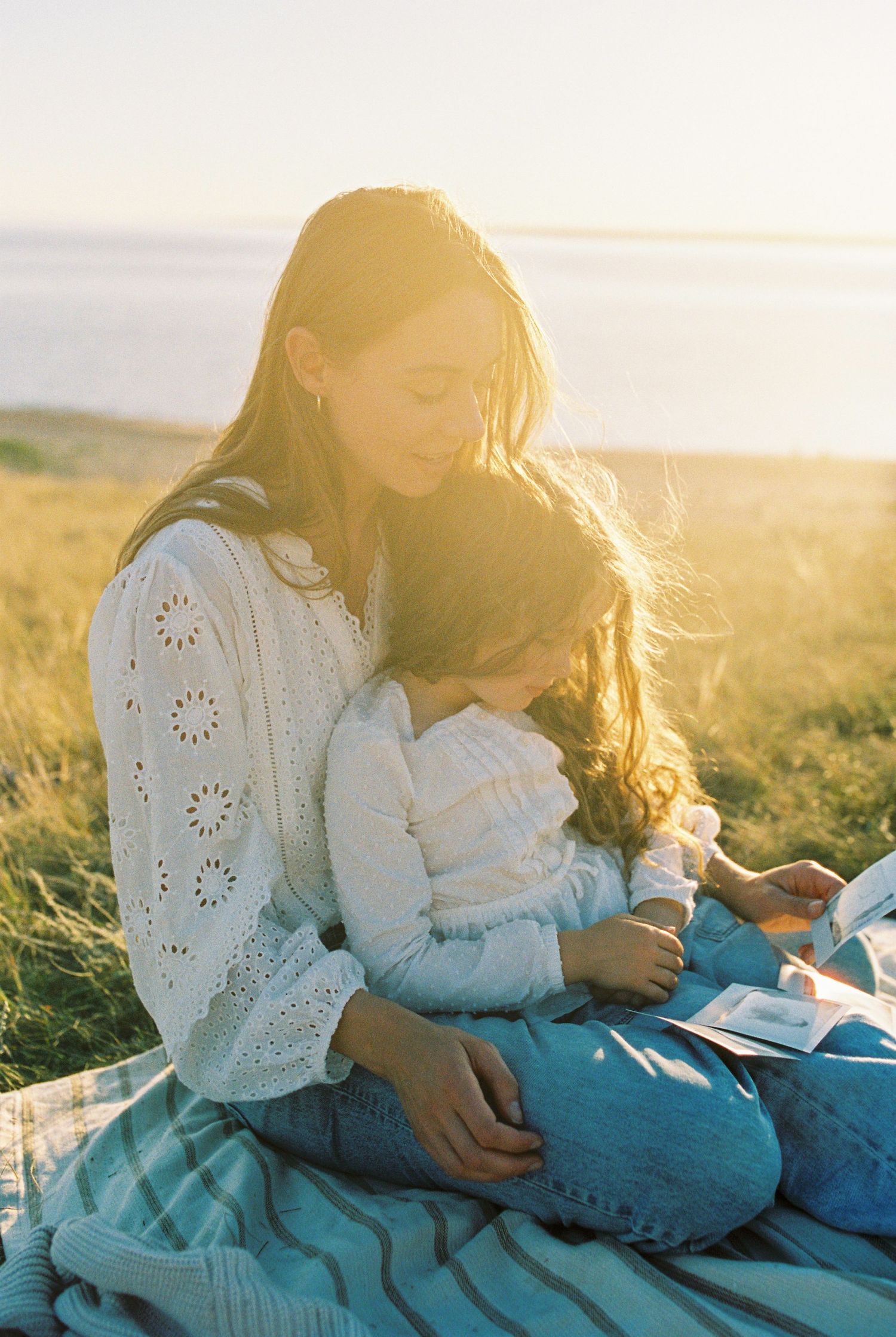 Family photographer in Saskatoon.  Newborn Photographer near me.  Lifestyle family photographer Saskatoon.