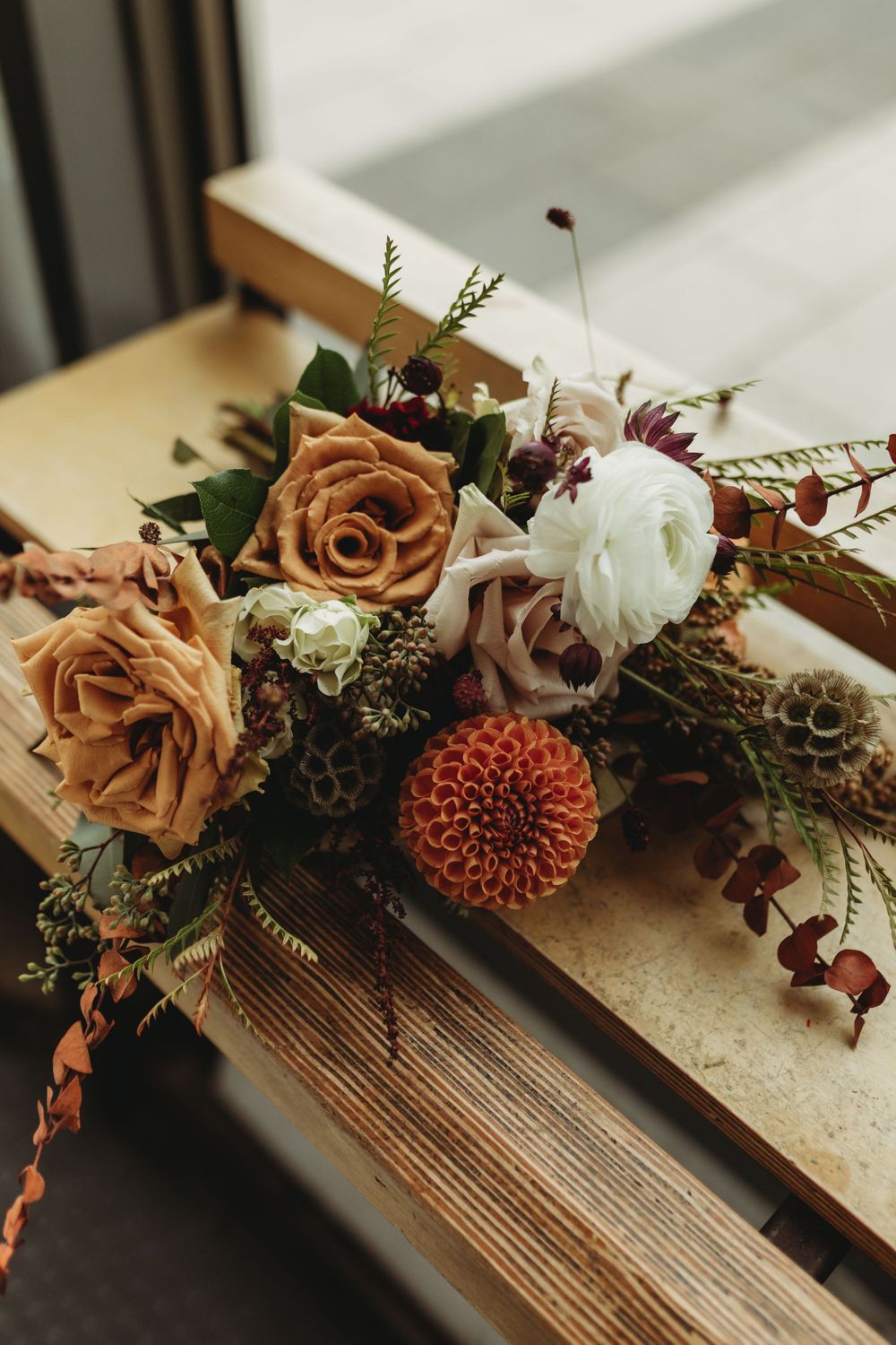Montreal wedding photographer captures beautiful fall wedding bouquet