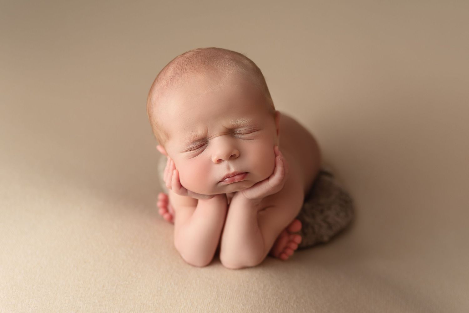 Buffalo & WNY newborn photographers, newborn photography, newborn session, maternity portraits, maternity photos