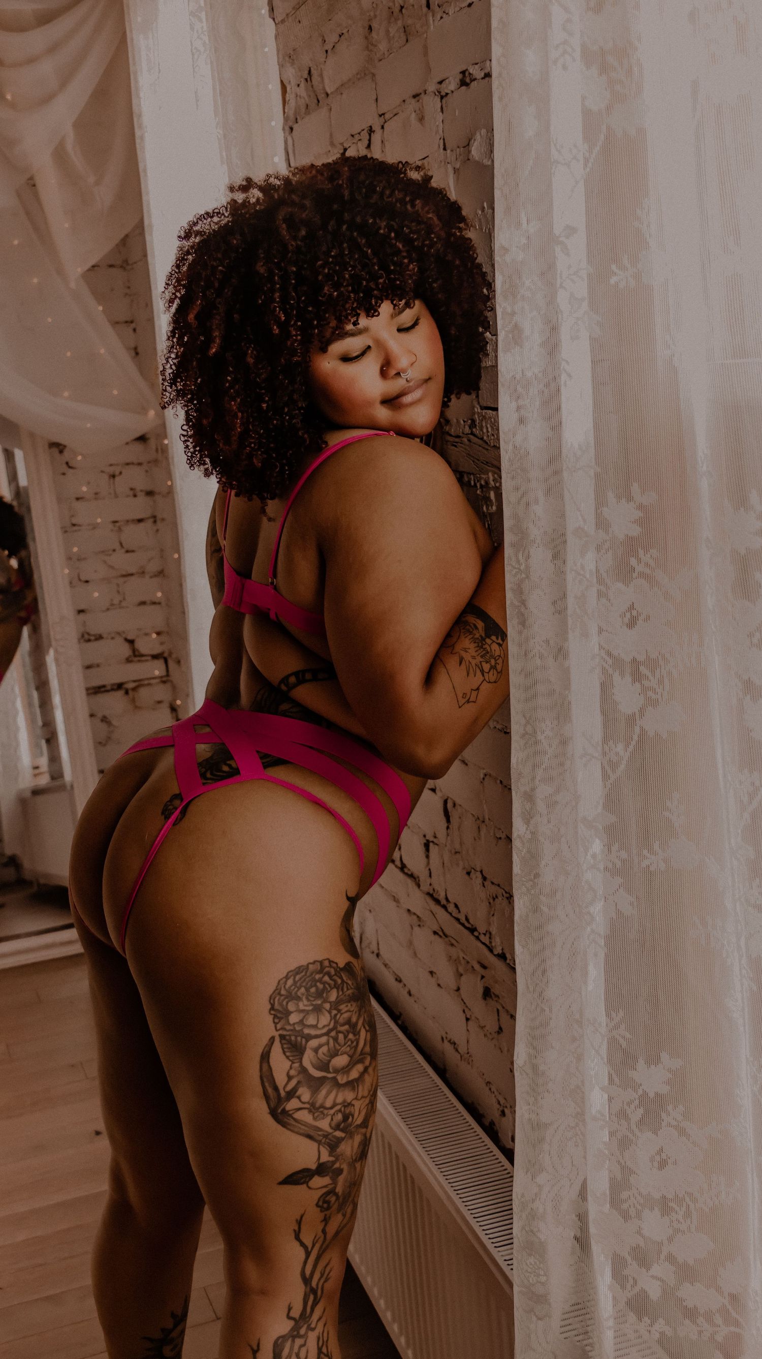 boudoir pose