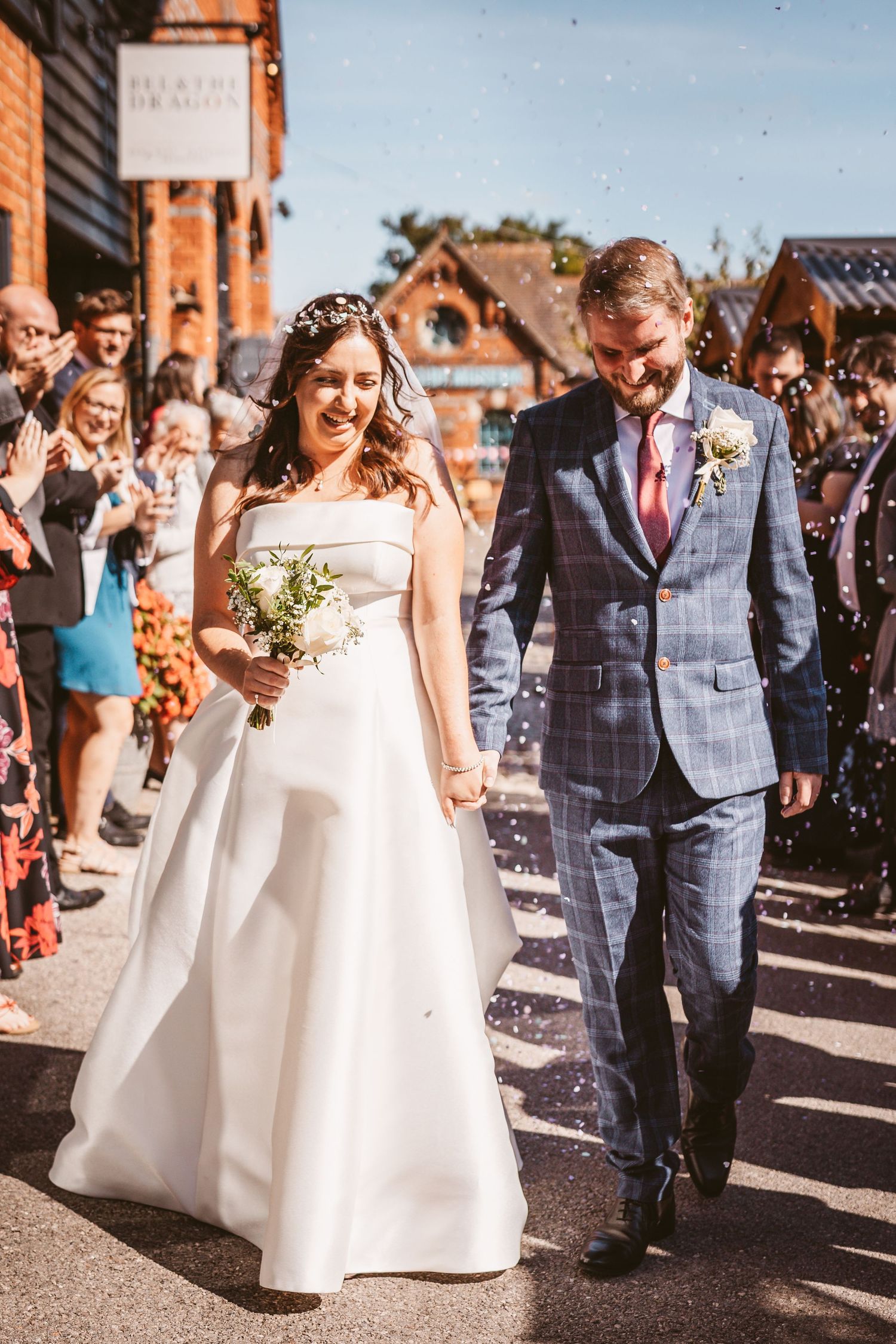 Bel and the Dragon, Abingdon Wedding photography www.vickyphotography.co.uk