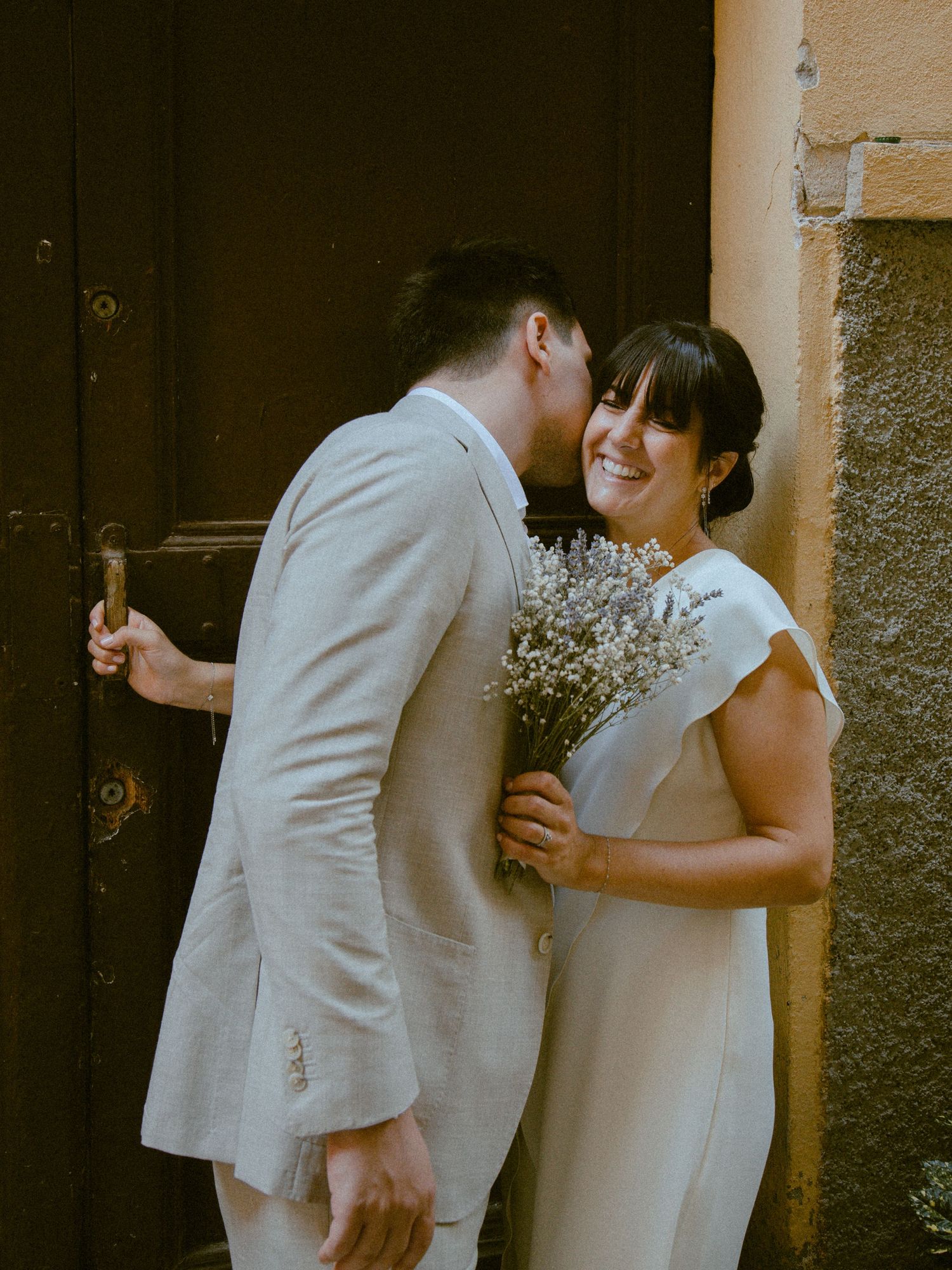Découvrez le mariage de Margaux & Alexandre. De la mairie de Nice, à la promenade des anglais, puis à l'emblématique Castel Plage