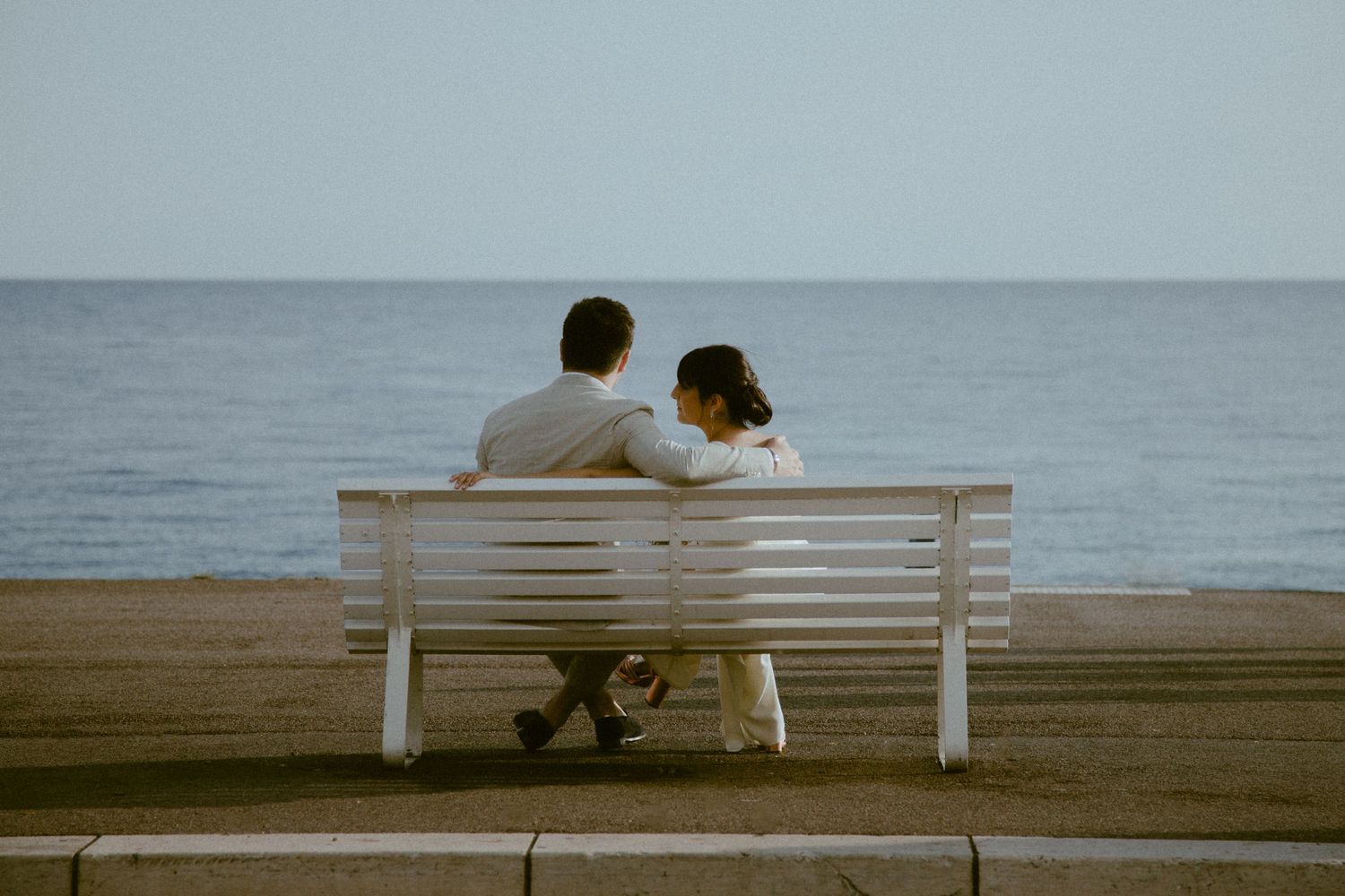 Découvrez le mariage de Margaux & Alexandre. De la mairie de Nice, à la promenade des anglais, puis à l'emblématique Castel Plage