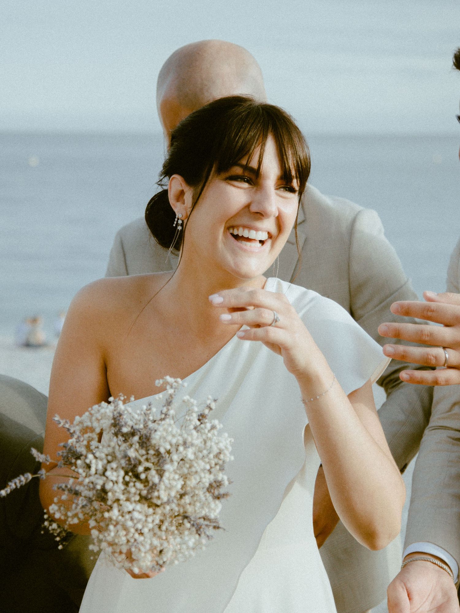Découvrez le mariage de Margaux & Alexandre. De la mairie de Nice, à la promenade des anglais, puis à l'emblématique Castel Plage