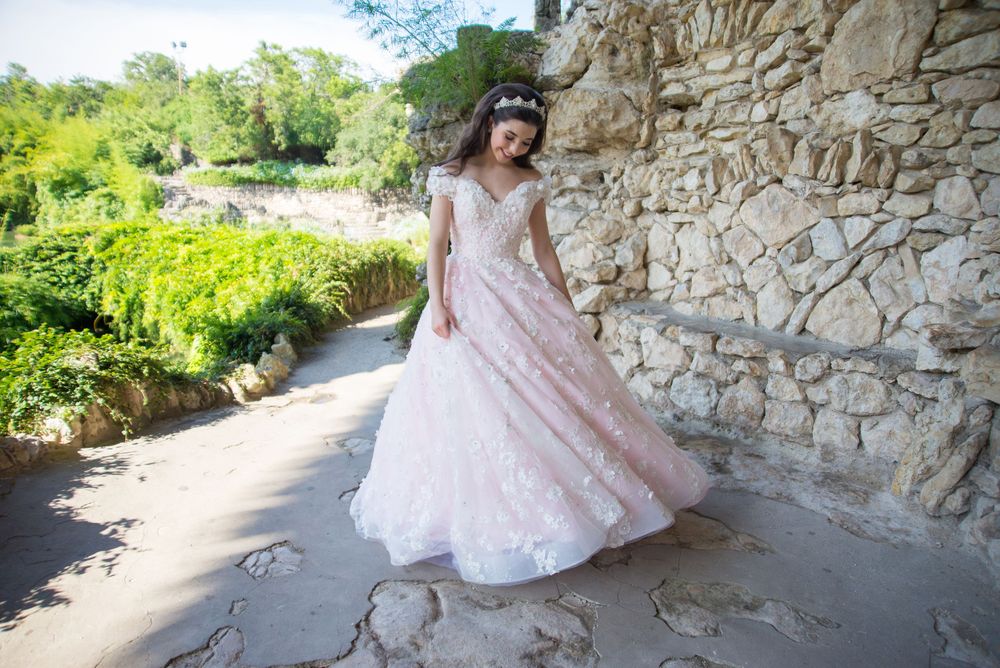 formal photo shoot. girl spinning. pink dress. japanese garden. San Antonio, Texas. wedding photographer