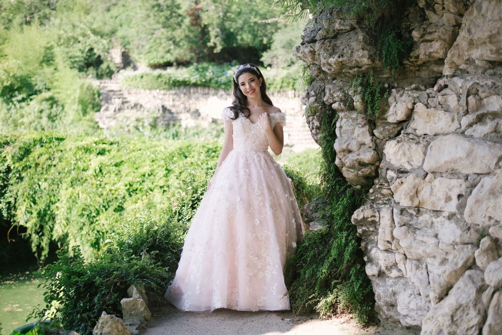 girl posing. pink dress. formal shoot. japanese garden. San Antonio, Texas. wedding photographer