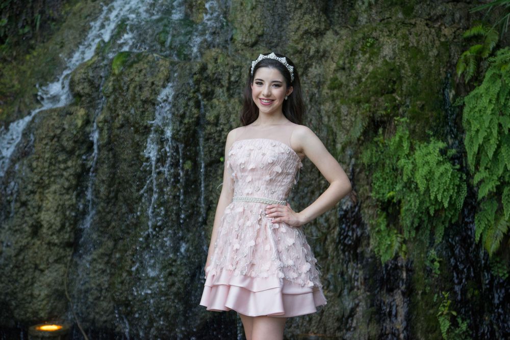 short pink dress. water fountain. Japanese garden. San Antonio, Texas. wedding photographer