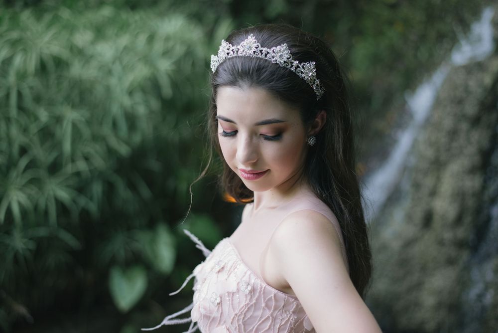 short pink dress and crown. Japanese garden. San Antonio, Texas. wedding photographer