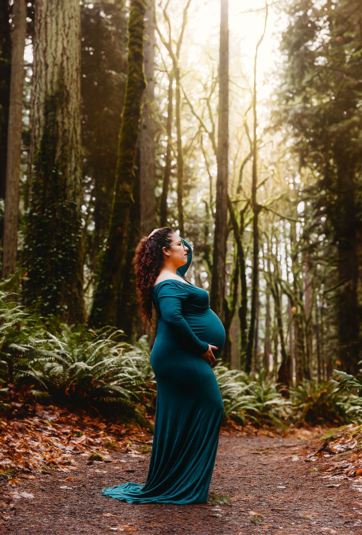 Woodsy maternity session in the forest