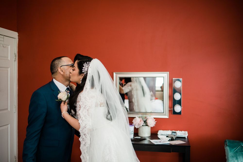 bride first look with dad