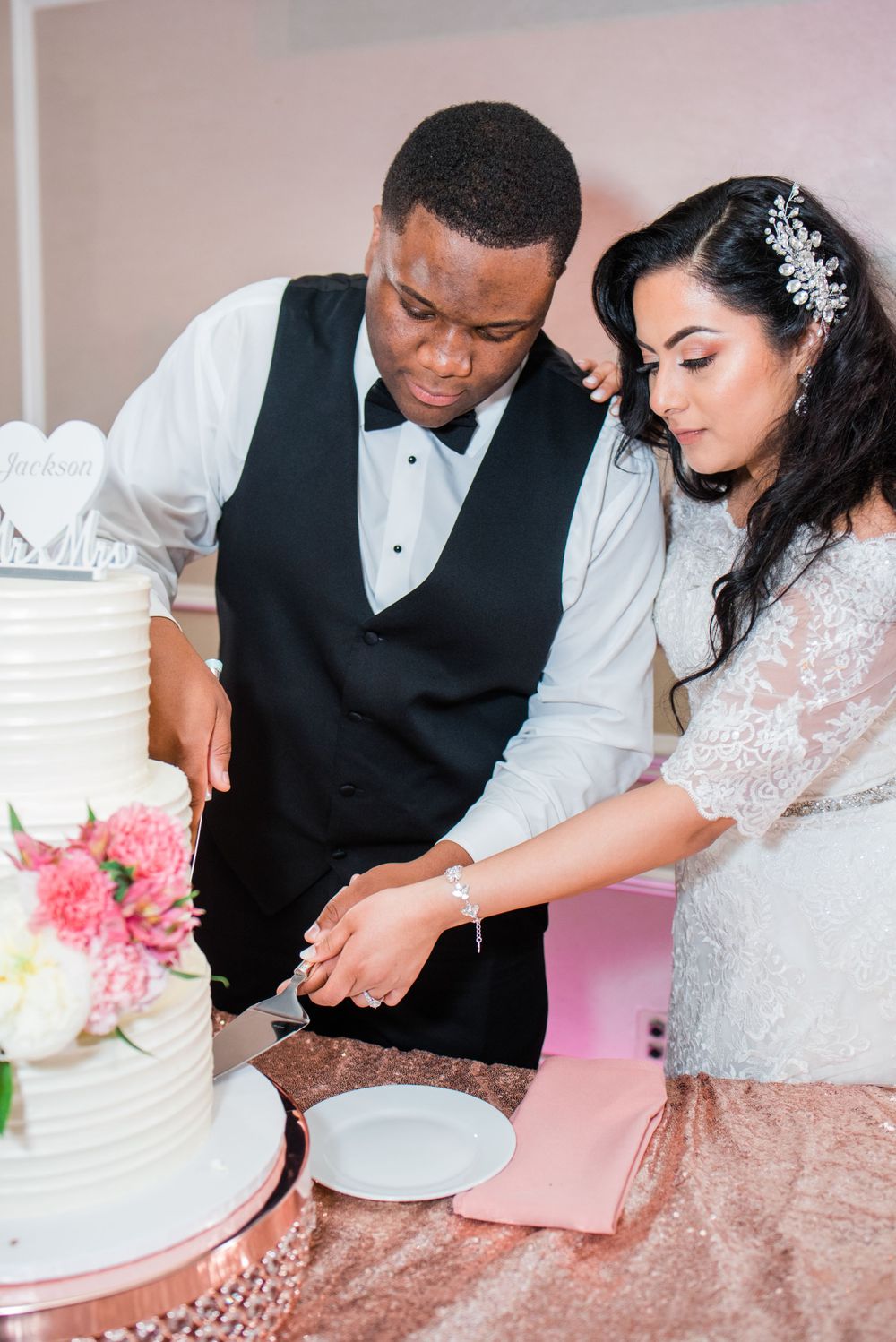 bride and groom cutting the wedding cake