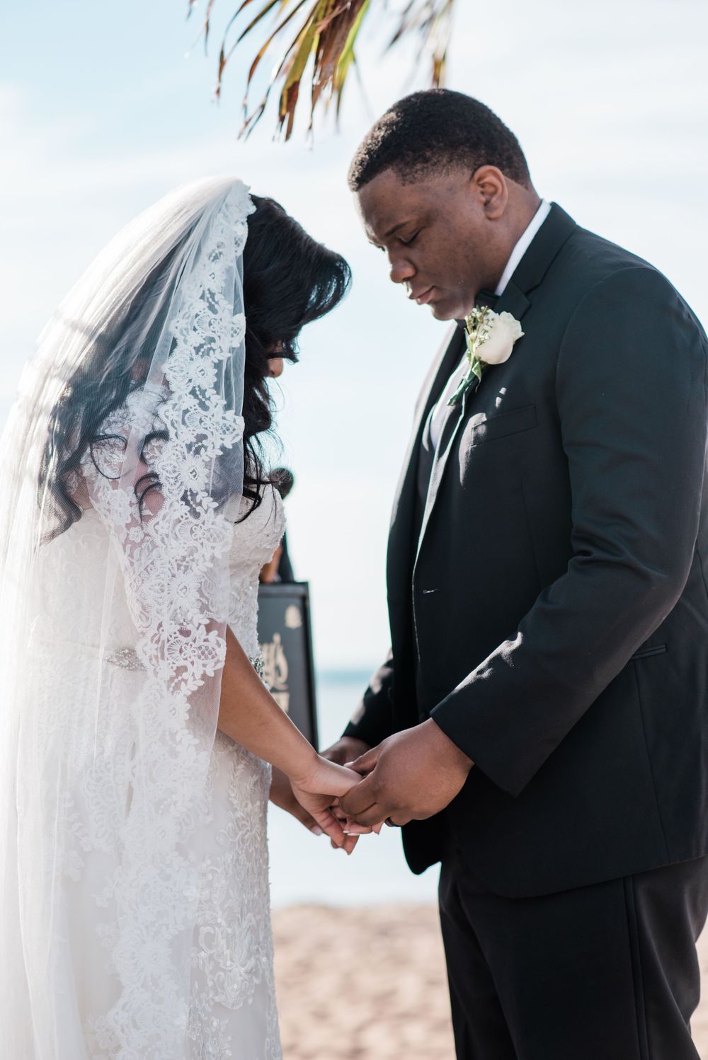 groom and bride praying